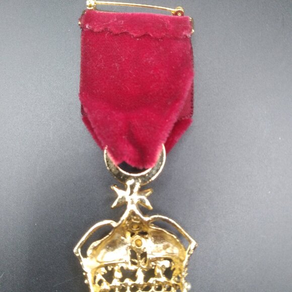 Vintage Red Velvet Rhinestone Crown Pendant Brooch - Picture 3 of 5